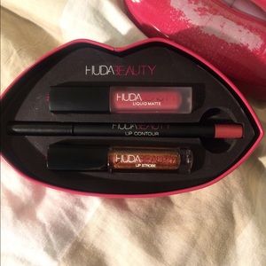 Huda Beauty contour & lip strobe set